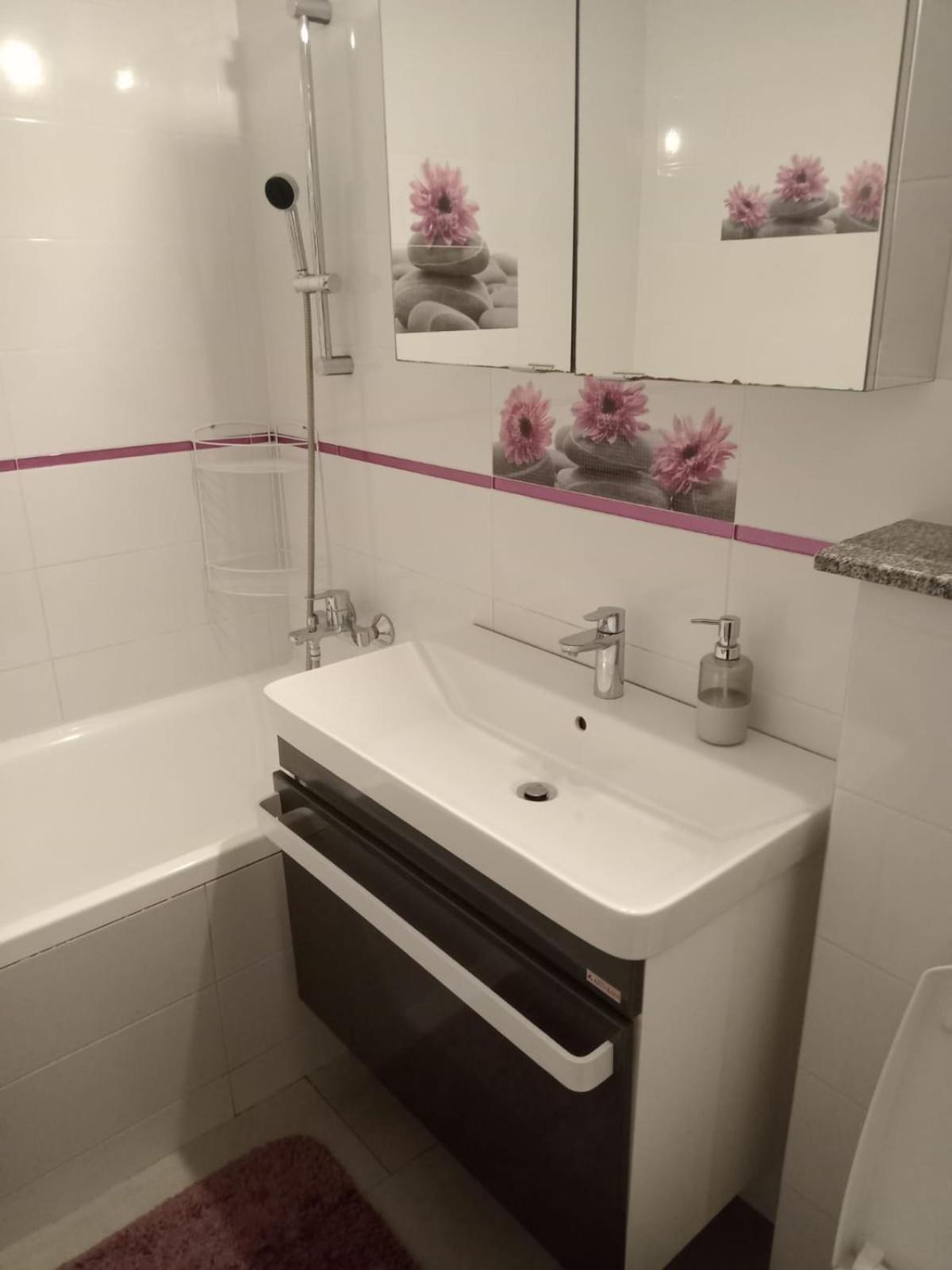 Penti Apartament ซูชาวา ภายนอก รูปภาพ